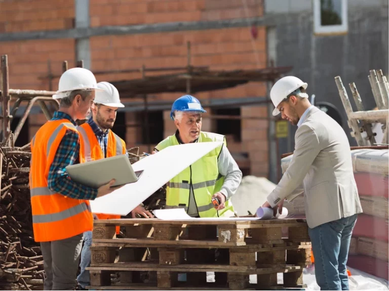 construction-workers-communication-worksite